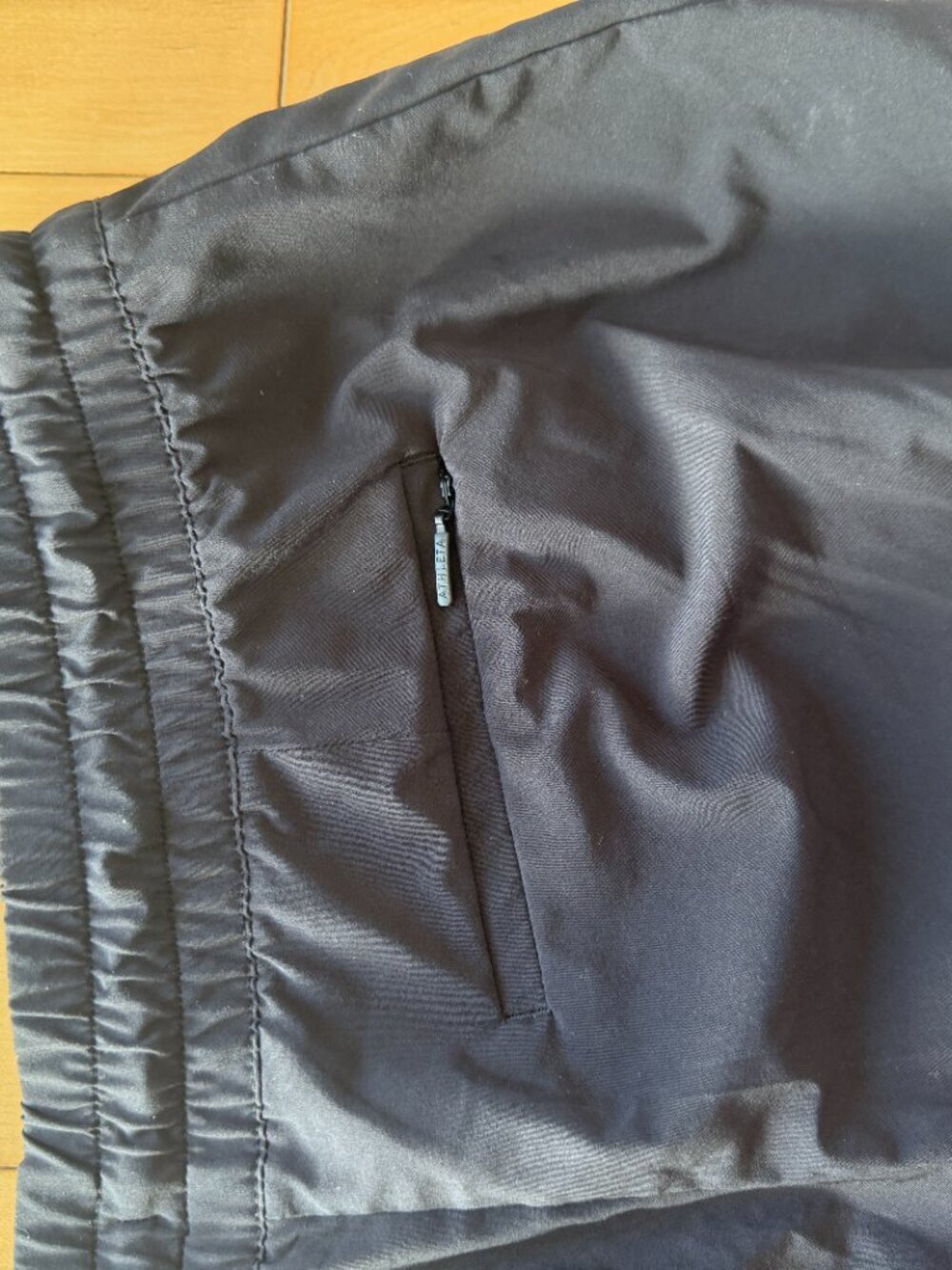 Athleta Baja Perforated Laser Cut Featherweight Stretch Shorts Size 8 Black - Picture 9 of 11
